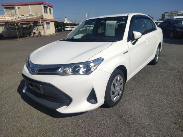 8955 Toyota Corolla axio NKE165 2018 г. (LUM Kobe Nyusatsu)